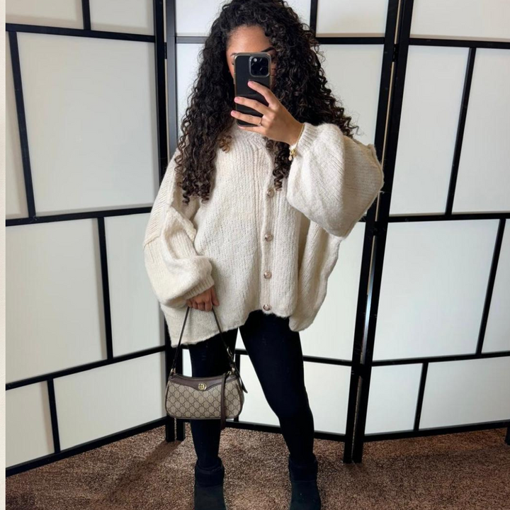 Oversized Cardigan mit goldenen Details