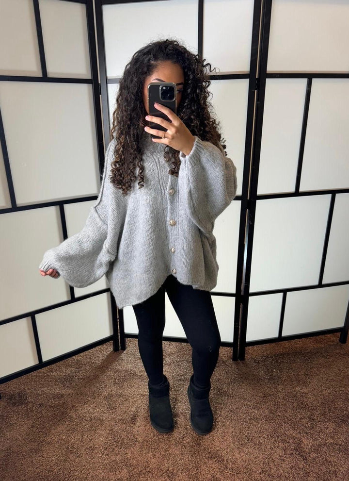 Oversized Cardigan mit goldenen Details
