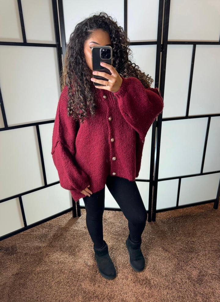 Oversized Cardigan mit goldenen Details