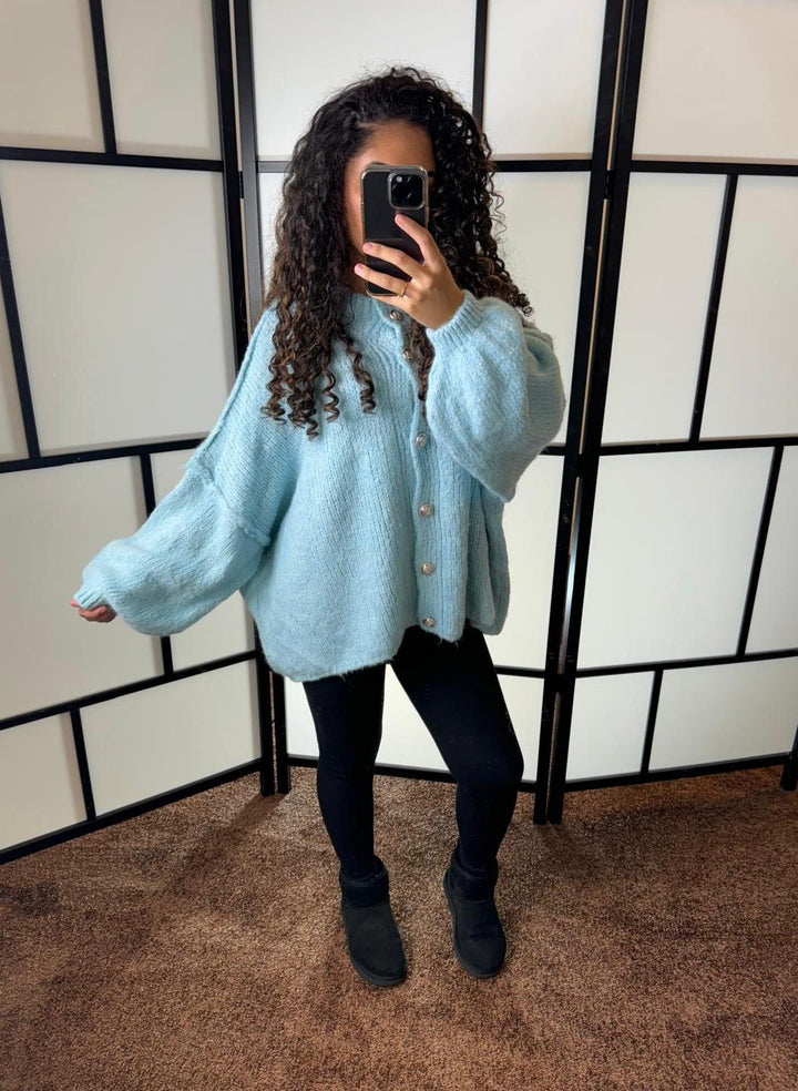Oversized Cardigan mit goldenen Details
