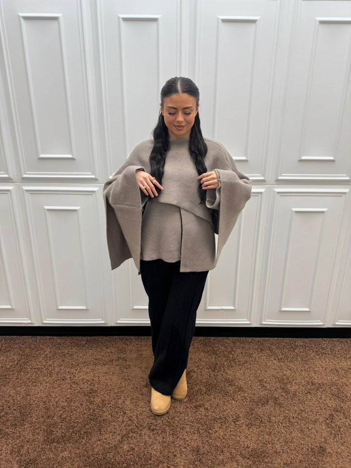Strickjacke mit Schal