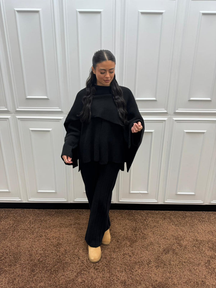 Strickjacke mit Schal